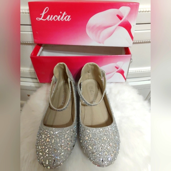 Elegant Silver Girl\'s Shoes Size 4